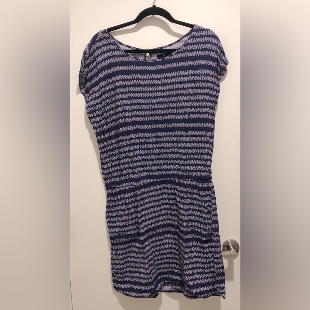 GAP women’s dress in navy with purple flower pattern - with pockets, size small